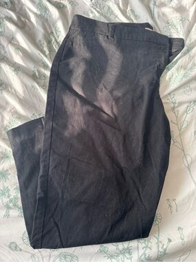 Van Heusen Black Women's Capri Dress Pants - Straight Leg